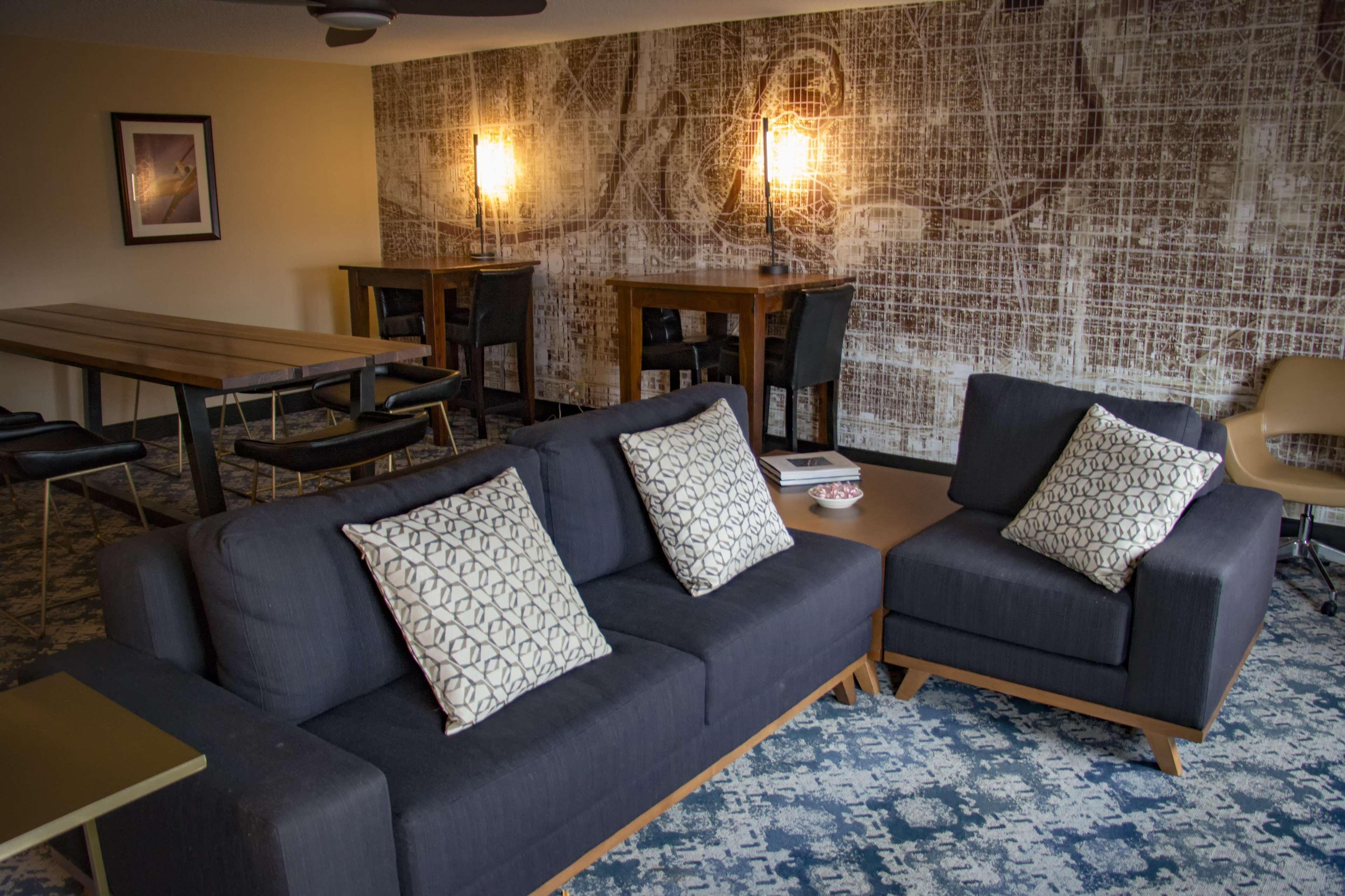Hotel Doubletree By Hilton Wichita Airport Extérieur photo