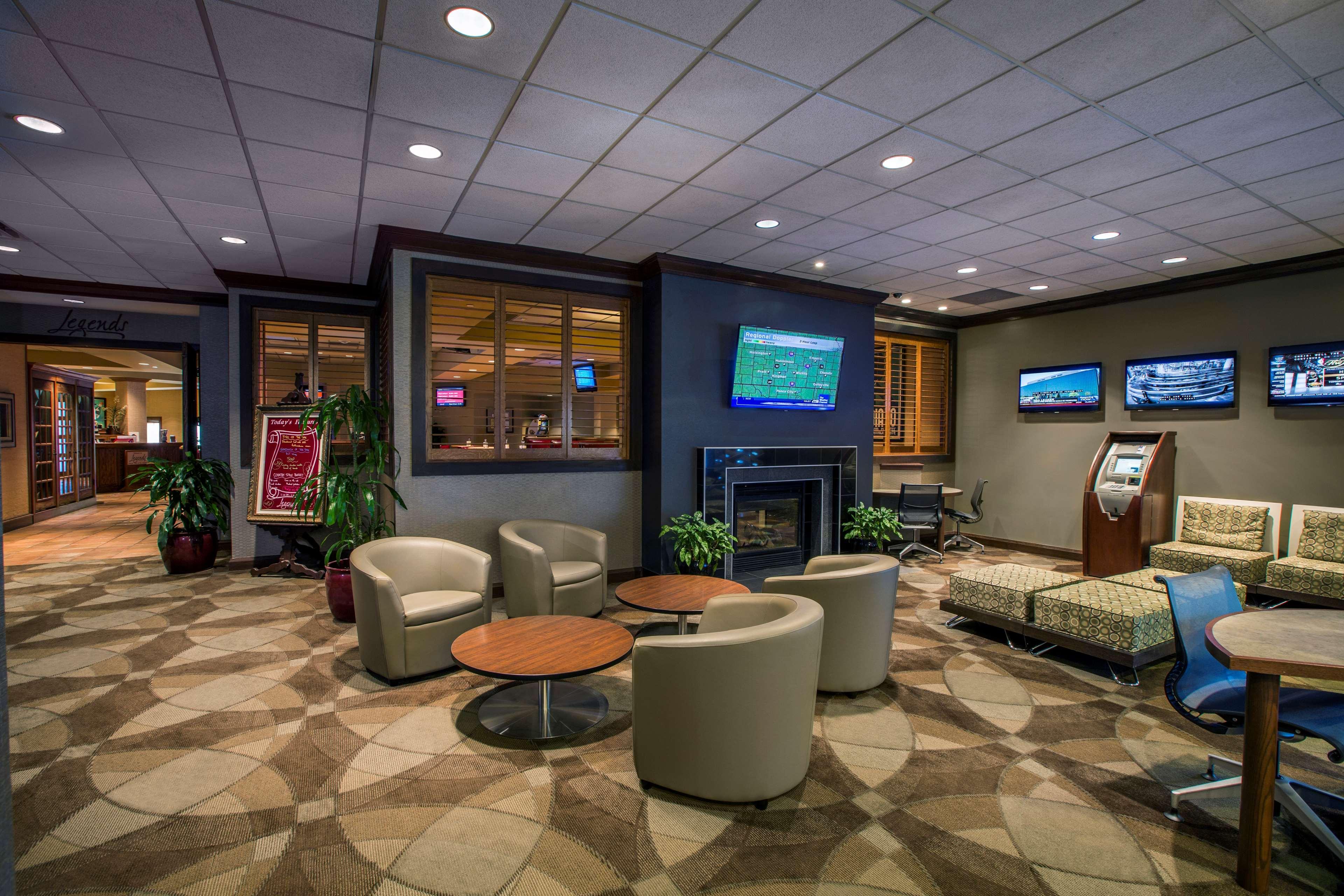 Hotel Doubletree By Hilton Wichita Airport Intérieur photo