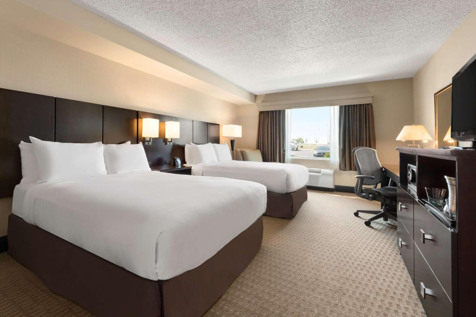 Hotel Doubletree By Hilton Wichita Airport Extérieur photo