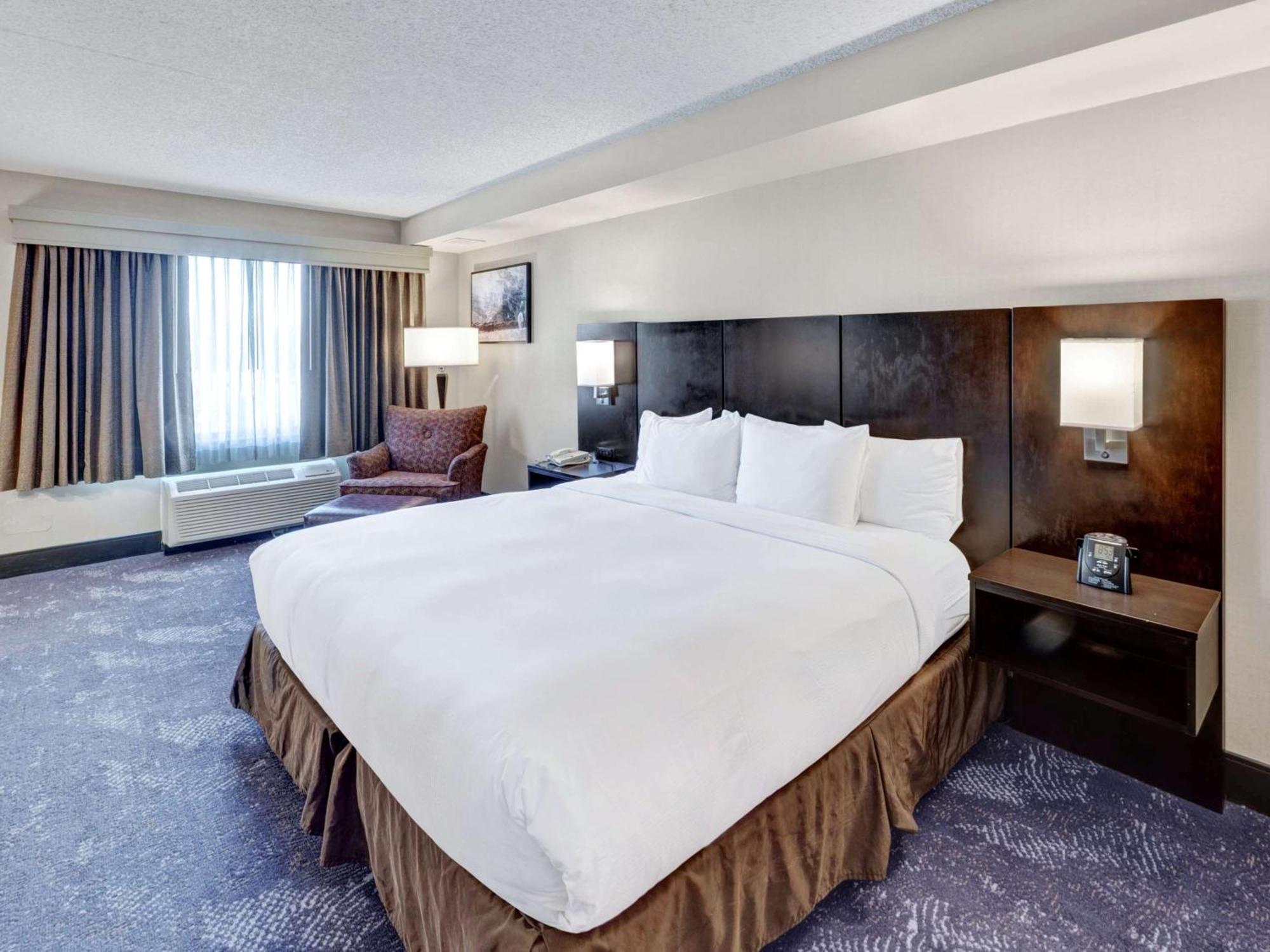 Hotel Doubletree By Hilton Wichita Airport Extérieur photo