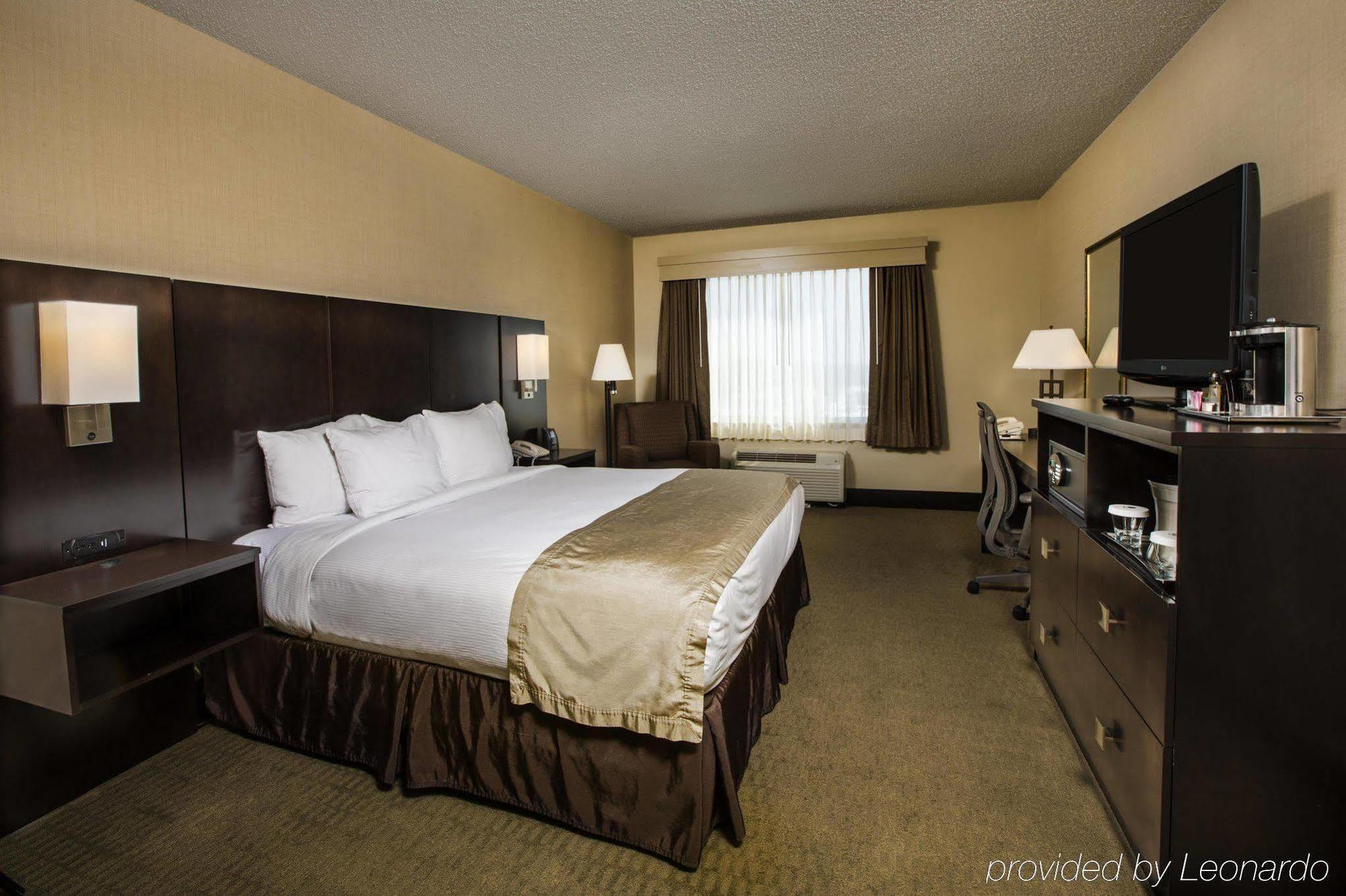 Hotel Doubletree By Hilton Wichita Airport Extérieur photo