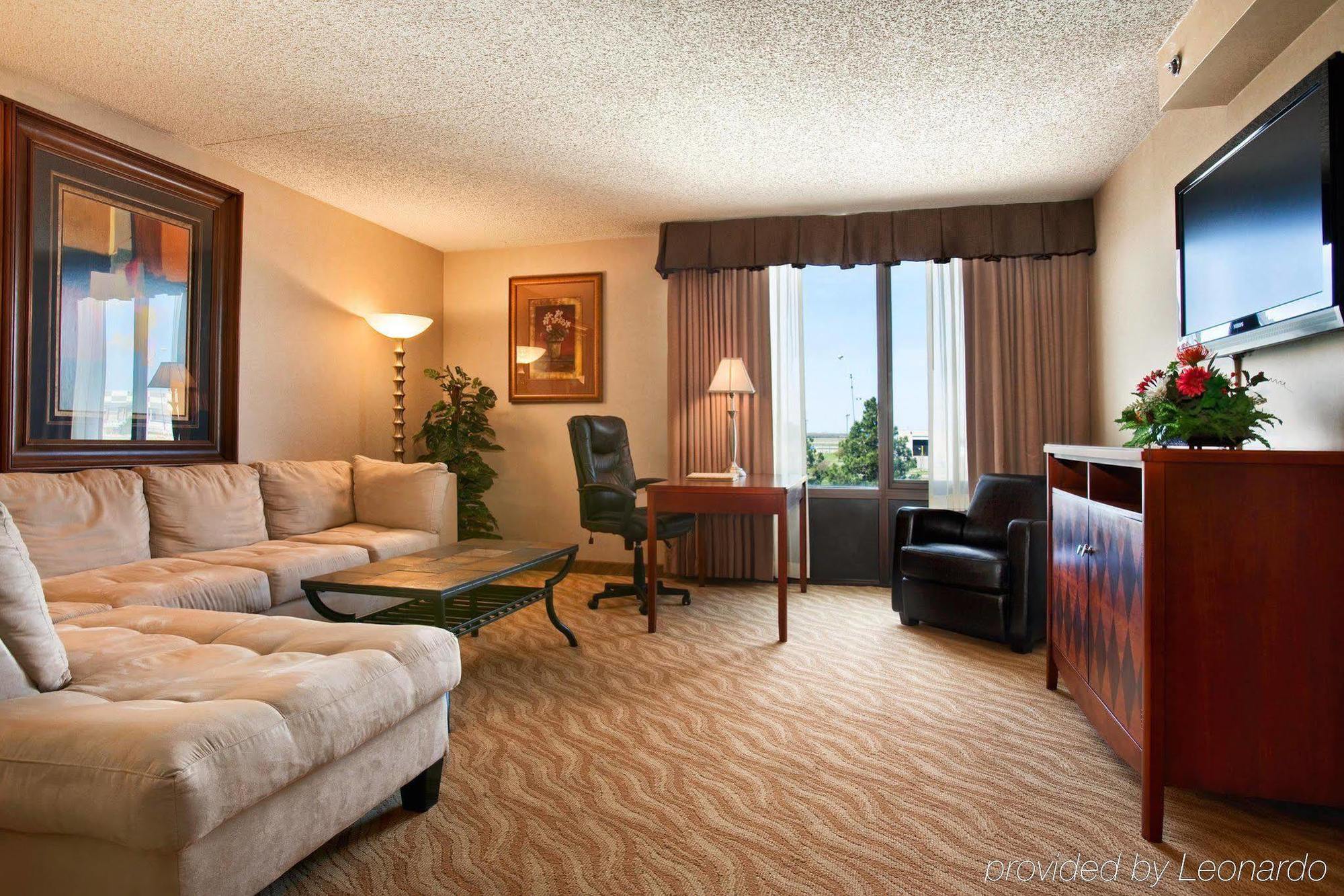 Hotel Doubletree By Hilton Wichita Airport Chambre photo